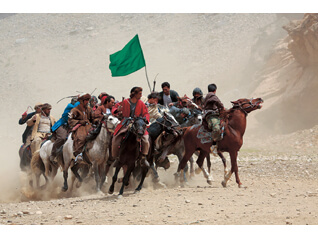 フォトジャーナリスト  長倉洋海の眼　 地を這い、未来へ駆ける
