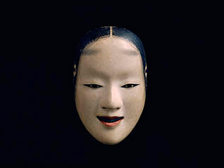 四世梅若実襲名記念「幽玄の世界への誘(いざな)い　梅若六郎家所蔵の能面と能装束」