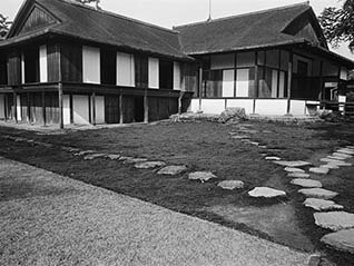 企画展「岡本太郎と日本の伝統」