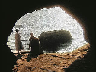 イメージの洞窟　 意識の源を探る