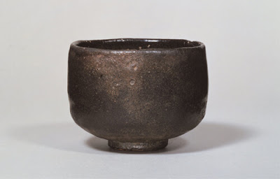 初代 長次郎　黒樂茶碗　銘 大黒 重要文化財　桃山時代（十六世紀）　個人蔵