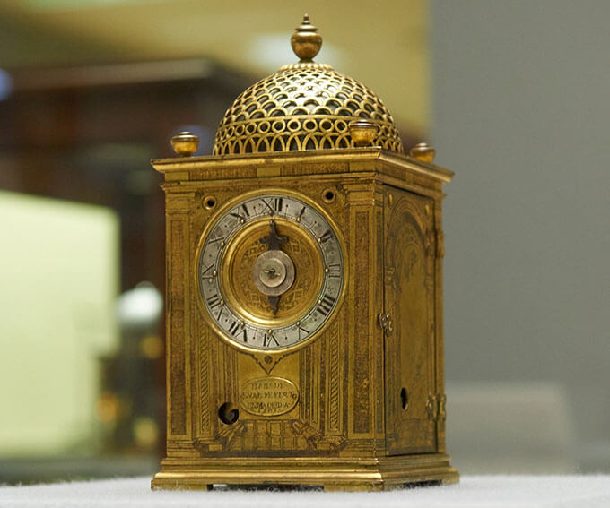1611年に海難救助の謝礼としてスペイン国王フェリペ3世より家康に贈られたという洋時計（重要文化財）