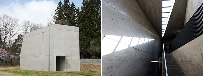 安藤忠雄設計の光の美術館。自然光が差し込むコンクリートの空間。