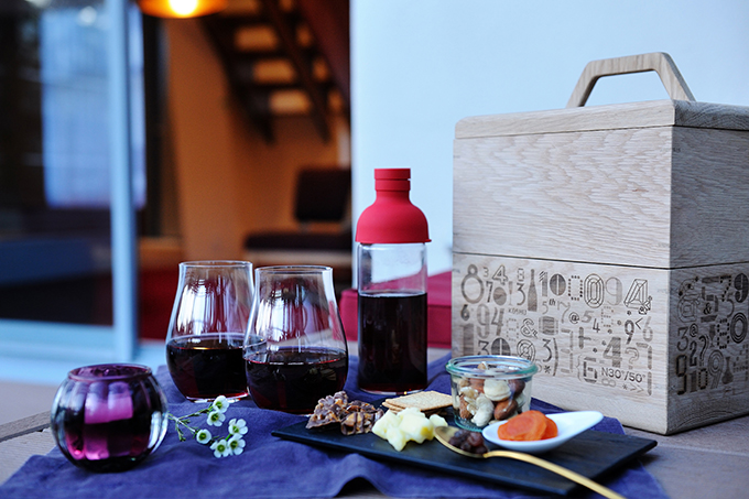 宿泊者には気に入ったワインを好みの量で購入して部屋にテイクアウトできる「VINO BOX」も用意されている。