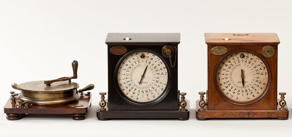 重要文化財展の公開―ブレゲ指字電信機― 郵政博物館-1