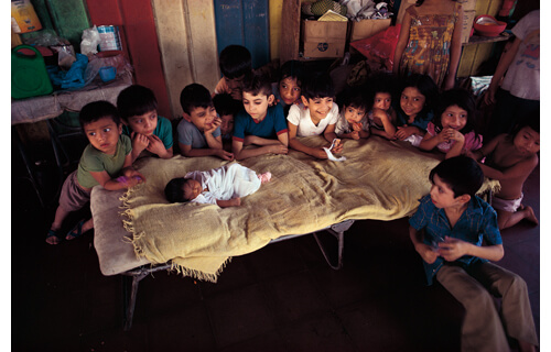 フォトジャーナリスト  長倉洋海の眼　 地を這い、未来へ駆ける 東京都写真美術館-8
