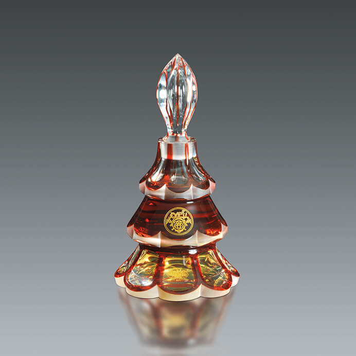 ヴィンテージ香水瓶と現代のタピスリー　さまざまなデザイン 資生堂アートハウス-5