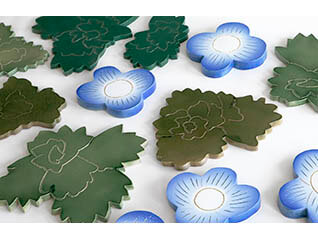 石本藤雄展－マリメッコの花から陶の実へ－