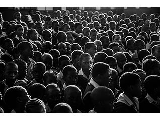 困難を生きる人びとのまなざしに向き合う【写真家たちの新しい物語】渋谷 敦志写真展「まなざしが出会う場所へ -渇望するアフリカ-」