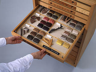 視ることの楽しみ ―画材と素材の引き出し博物館