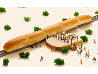 MINIATURE LIFE展　―田中達也 見立ての世界―