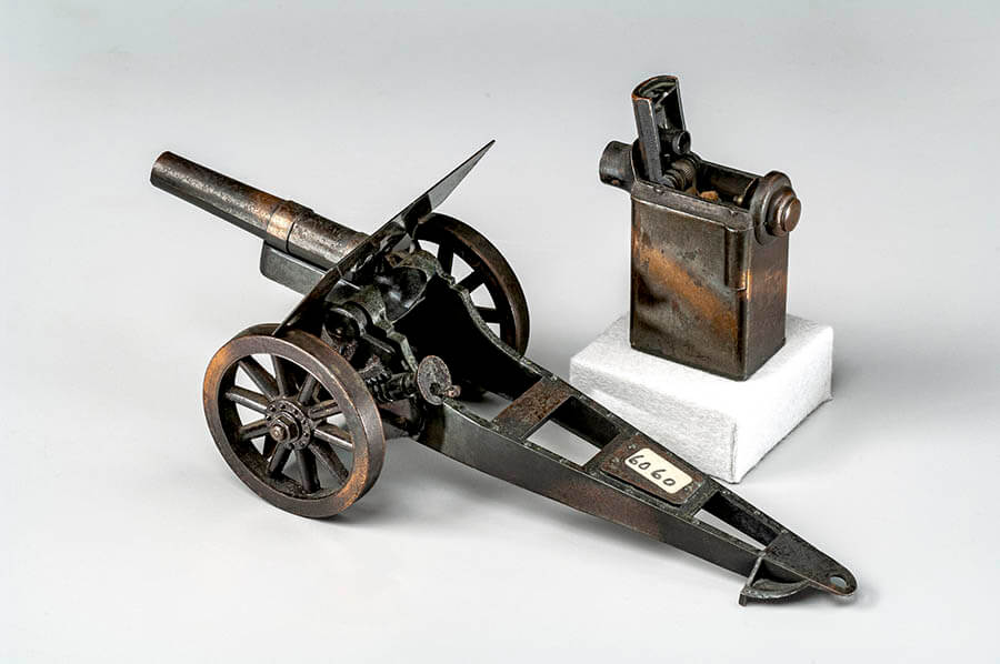 ヴィンテージライターの世界　炎と魅せるメタルワーク たばこと塩の博物館-12