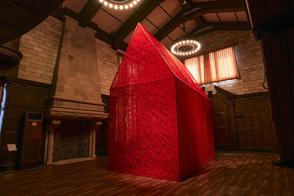 塩田千春　つながる私（アイ） 大阪中之島美術館-3