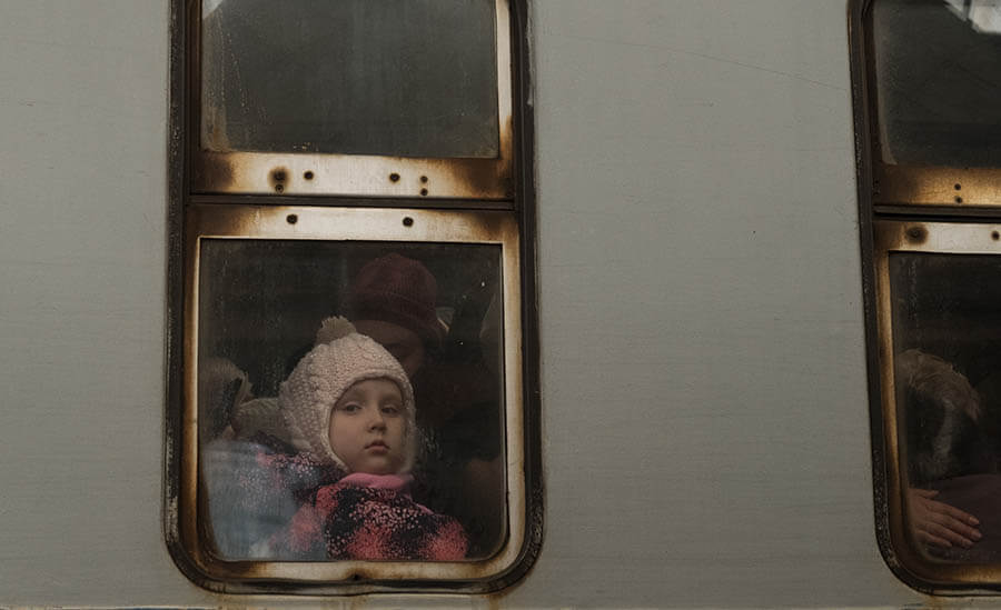 「ペーパー・サンクチュアリ」- ウクライナ難民の現実と詩 -　坂 茂 大分県立美術館（OPAM）-3